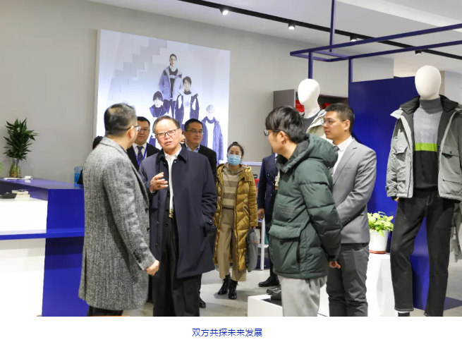 徐董一行參觀考察江蘇阿仕頓服飾與文化用品側記